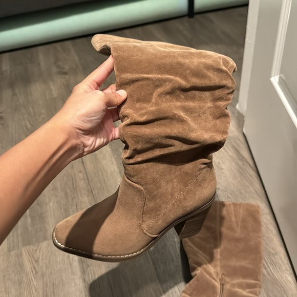 Heeled High thigh Boots - Picture 2 of 4